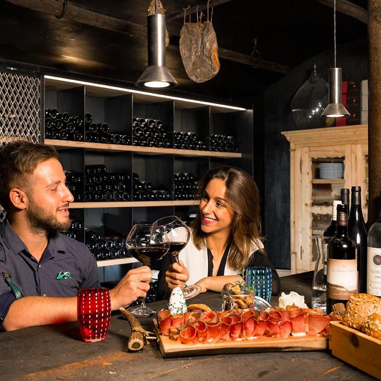 Merenda nella Cantina dei vini